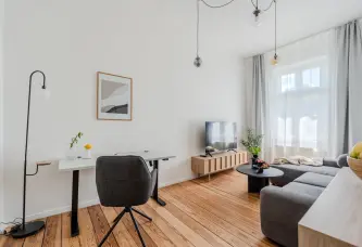 one-bedroom-apartment-potsdam-hallway-to-rooms